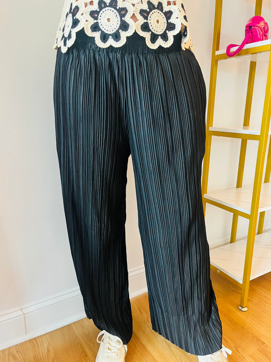 Solid Wide Leg Pleated Pants - Black