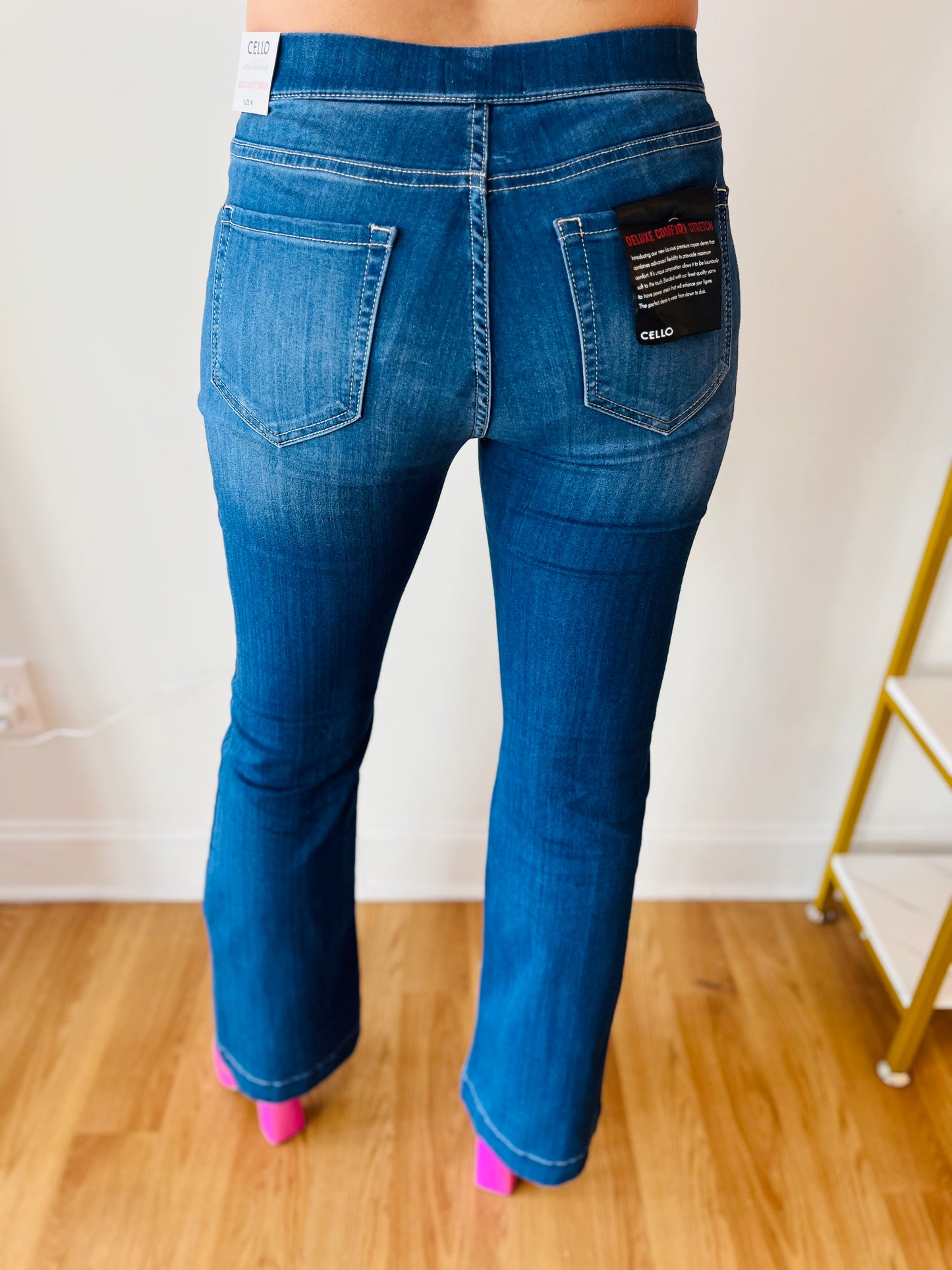 Mid-Rise Flare Pull-on With Surplus Pockets Jean