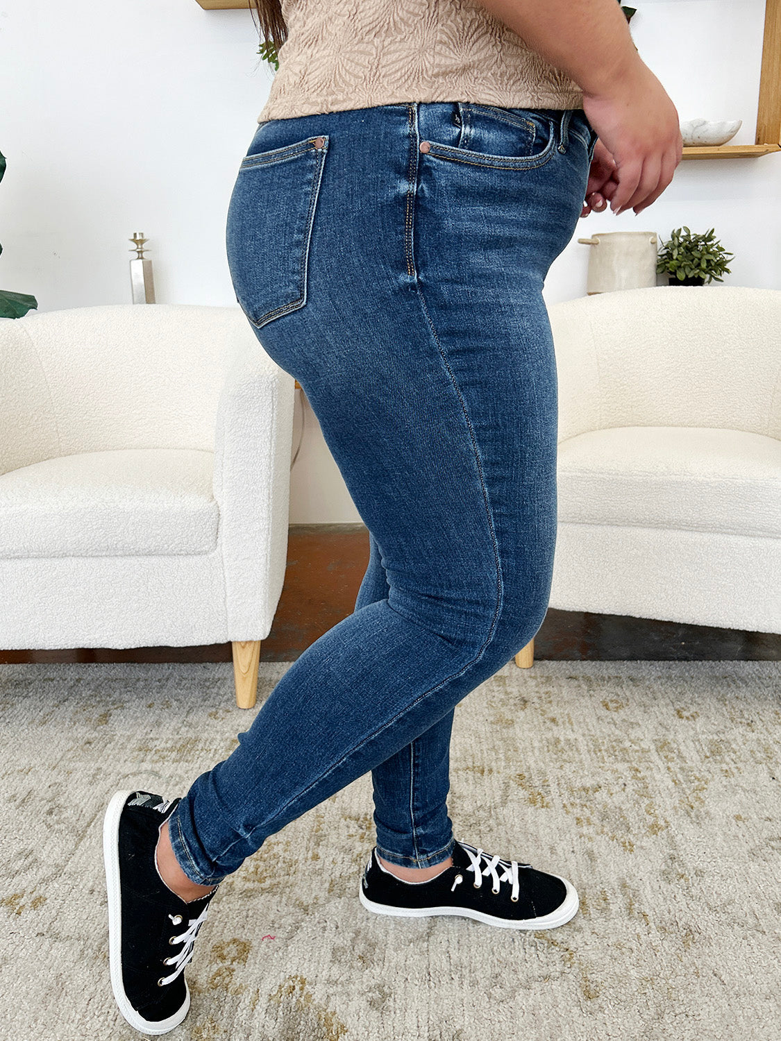 ONLINE ONLY Judy Blue Full Size Classic Handsand Skinny Jeans