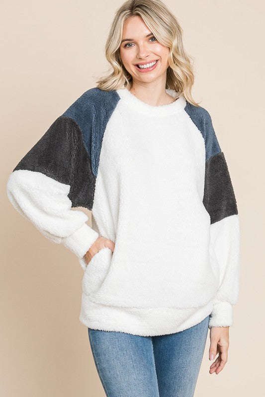 Color Block Faux Fur Raglan Sleeve Sweatshirt ONLINE ONLY